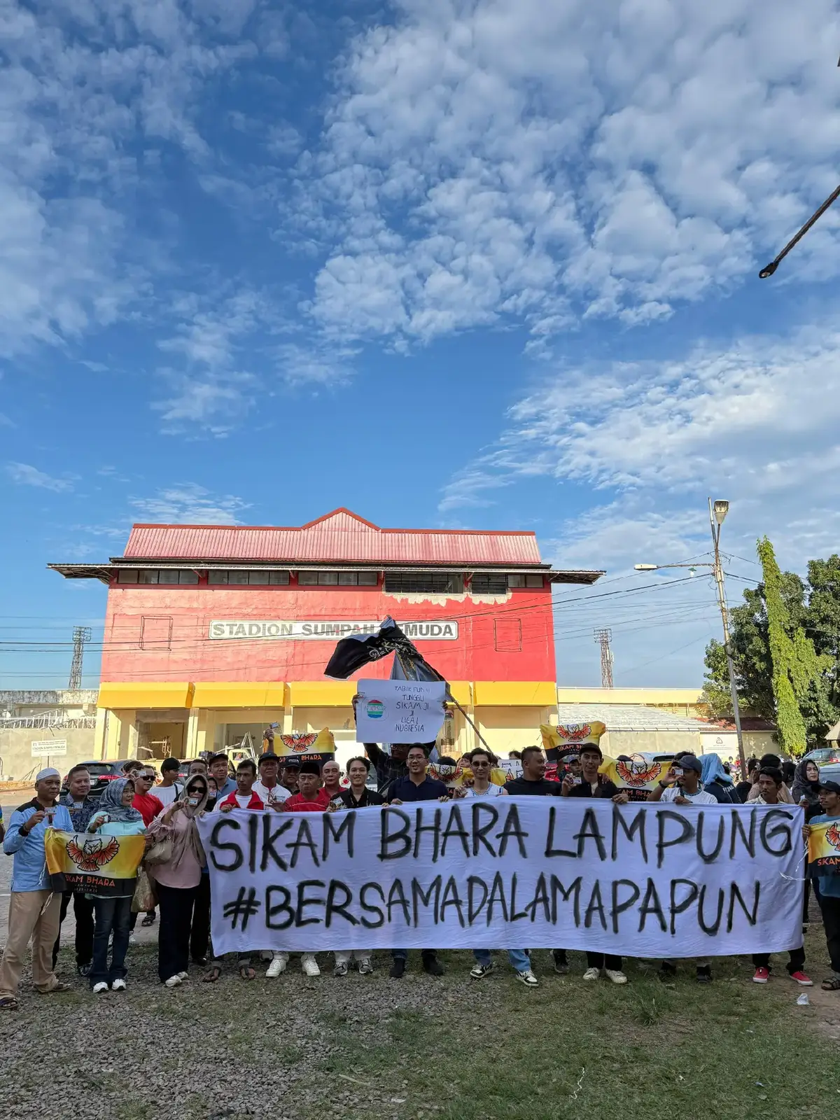 Kami Hadir Untuk Lampung #bhayangkarafc  ##sikambhara  #lampungpride 