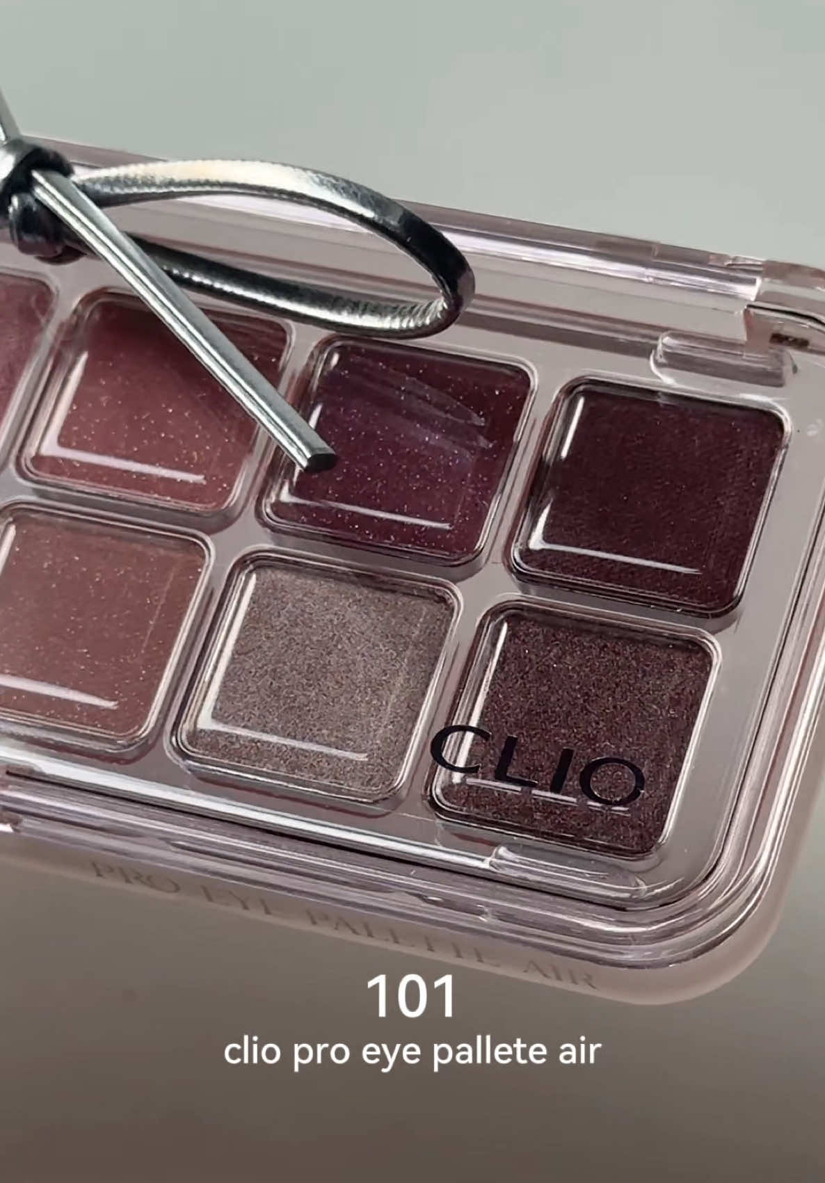 mắc gì năm ngoái hong mua năm nay tìm mua z 🤓 clio 101 pro eye pallete air #clio #kbeauty #koreanmakeup #makeupinspo #viralmakeup #reviewlamdep #xuhuong #fyp #foryou #viral 