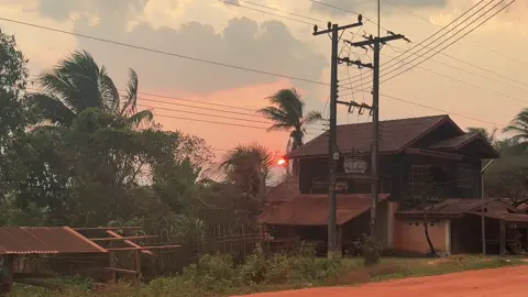 Một buổi chiều ở 🇱🇦 không ồn ào không có xe cộ tấp nập ở đây chỉ có bụi🥲#lào🇱🇦 #borikhamxay🇱🇦 #nghệan37 #hườngemởlào #pakxane 