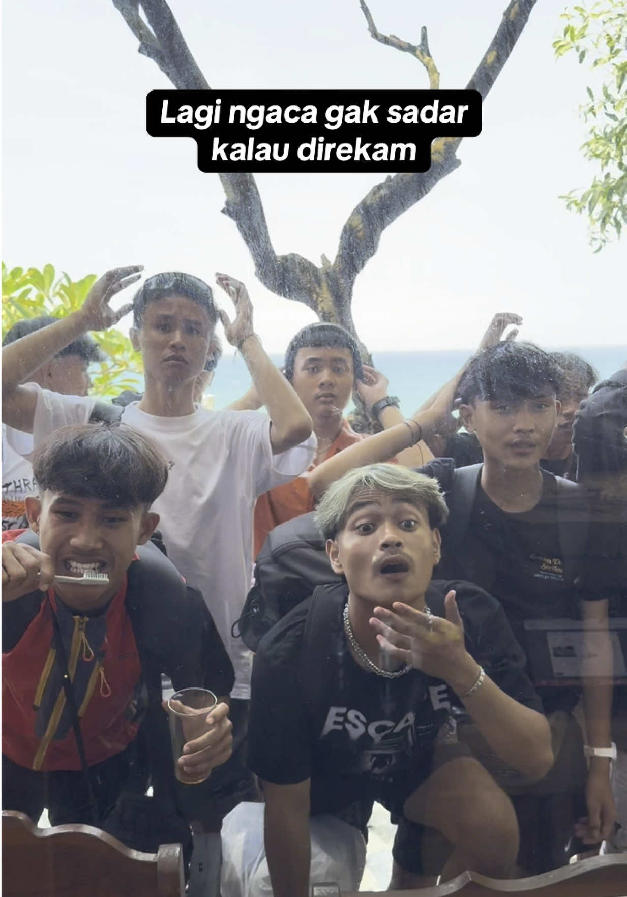 Kadang-kadang random juga lah uploadannya 😆