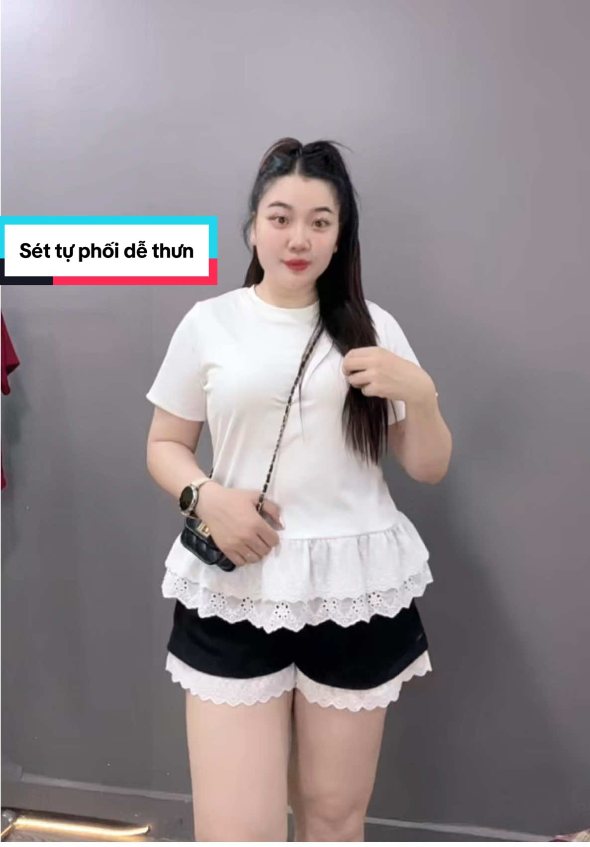 Nàng nào mê vibe sporty hay casual thì set áo thun + quần đùi là chân ái.”#quẩy #ươc_duoc_len_xu_huong #quanaobigsize #fyp #aothunxinh #bigsizenu #OOTD #chubby #chubby #conhobigsize #hè #dobigsize #Sexy 