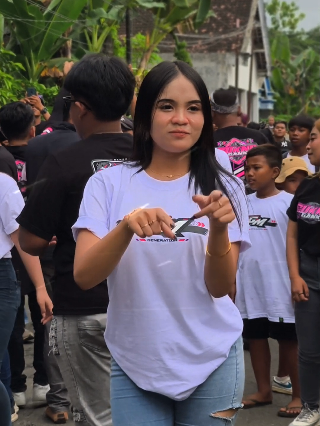 powenak ngene 🫠 @ptrianglna6 @lambang_nugrahani #ceksoundhoreg #xsanofficial #soundsystemblitar #dancerkarnaval #CapCut 