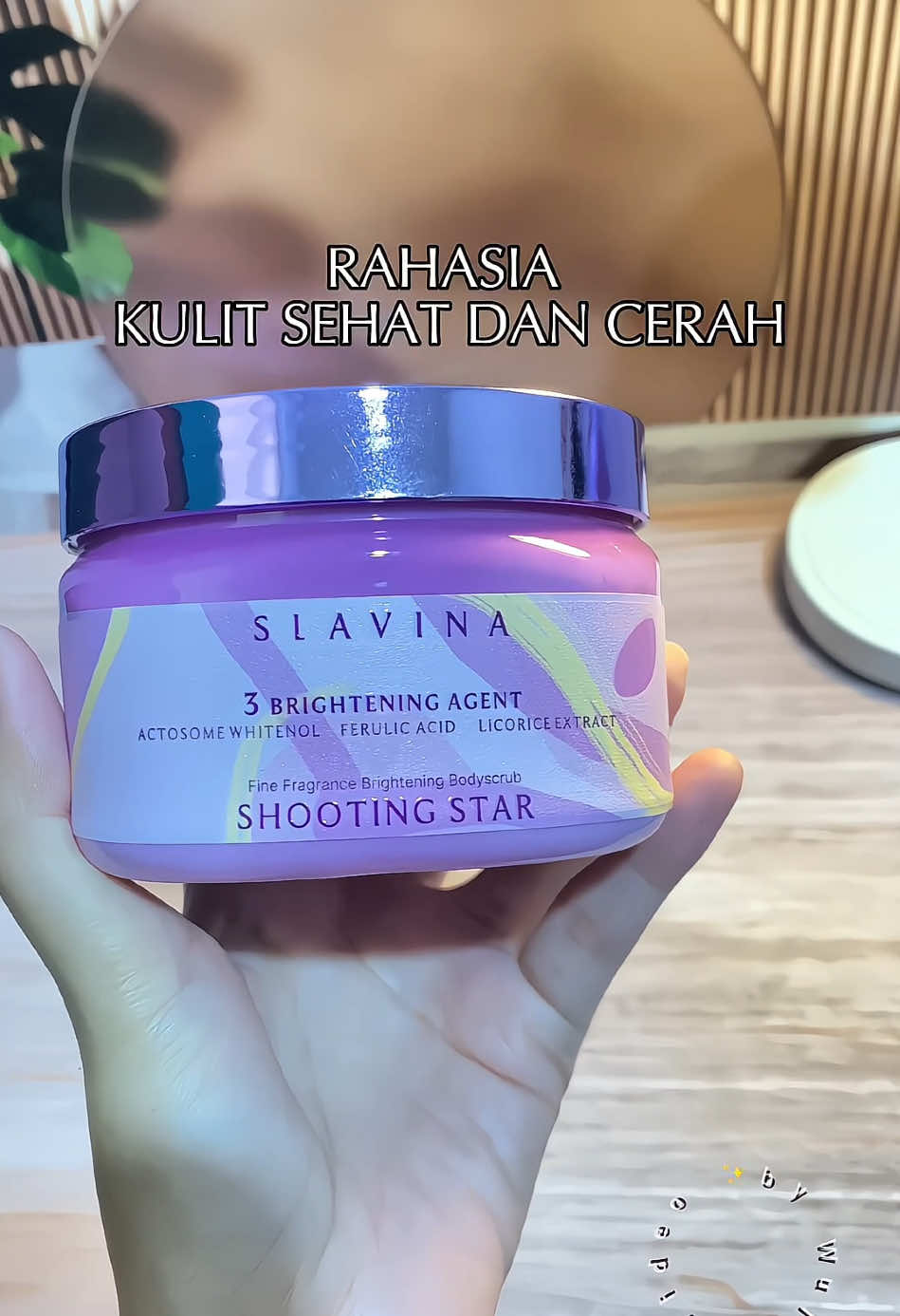 Akhirnya nemu scrub rahasia kulit cerah mama gigi 🫶 wangi nya mewah bgt guys aslii wajib coba 🤩🫵 . #bodyscrubslavina #slavinabodyscrub #lulurviraltiktok #lulurpencerah #fypviralシ 