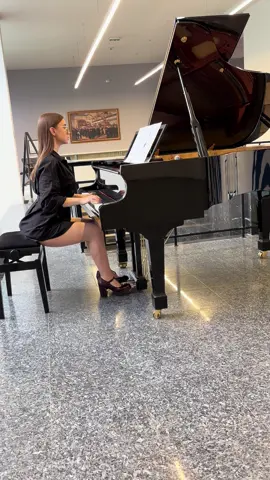 #anotherlove #piano #song #music #pianist #pianocover #artist #performance #fyp #dresses #shirt #heels #museum #muzika 