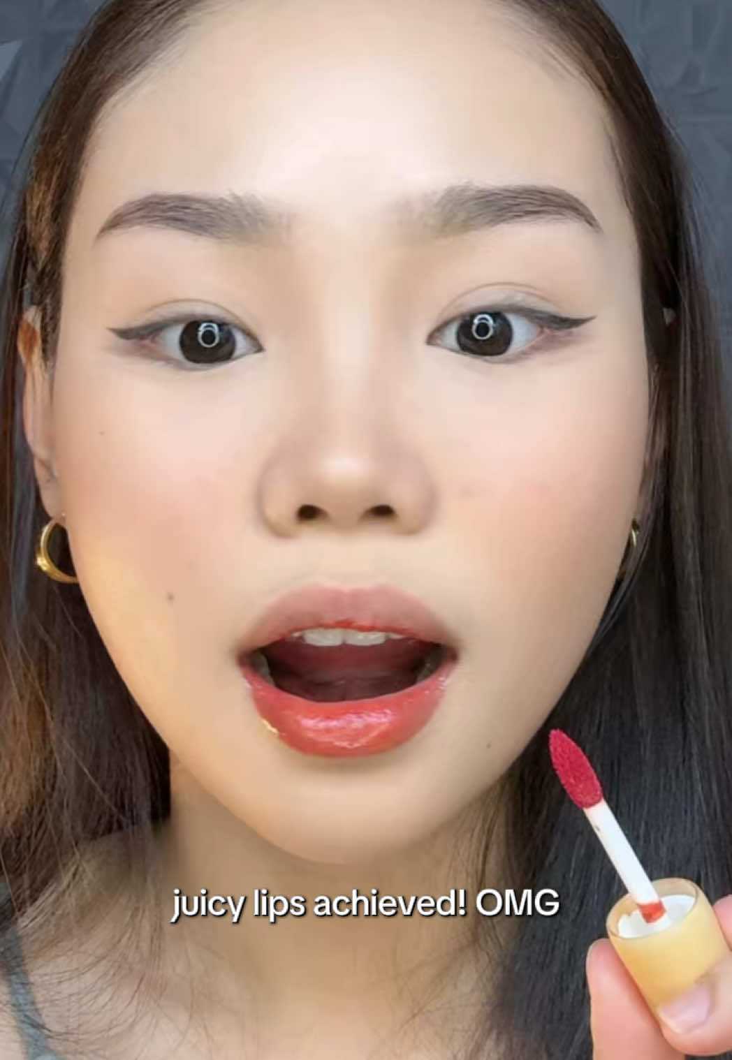 I love how it nourishes and hydrates my lips while giving a gorgeous shine ✨ Available on the 🍊 app! #lipstick #liptint #makeup #fruity #hydratedlips #glossylips #dewylips #koreancosmetics #makeover