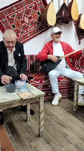 Bizim Eller #TikTokLIVE #turkey #folkmusic #livehighlights #tiktoklive #LIVE #music #gift #friends 