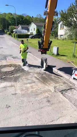 #sverige #liebherrfamily #liebherrsverige #liebherr #construction #rototiltsverige #tiltrotator #sweden #grävmaskin #excavatorsweden #rototilt #heavyequipment #bagger #LIVEhighlights #TikTokLIVE #LIVE 