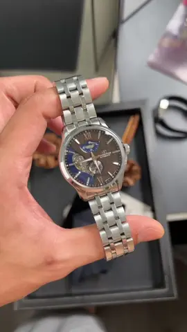 #OR Star LAYERED SKELETON RE-AV0B02Y00B làn sóng xanh hoà quyện với lớp coffee siêu lạ 🍂  Tình trạng : lướt fullbox 🥰🥰 • Size: 41mm • Máy Automatic Inhouse F6F44 có hacking stop và hand winding • Thời gian trữ cót lên đến 50h • Chống nước: 100m Em giao lưu chỉ với 1x triệu ạ Call/zalo: 0346326366- E Thuỳ Anh 🫰🏻