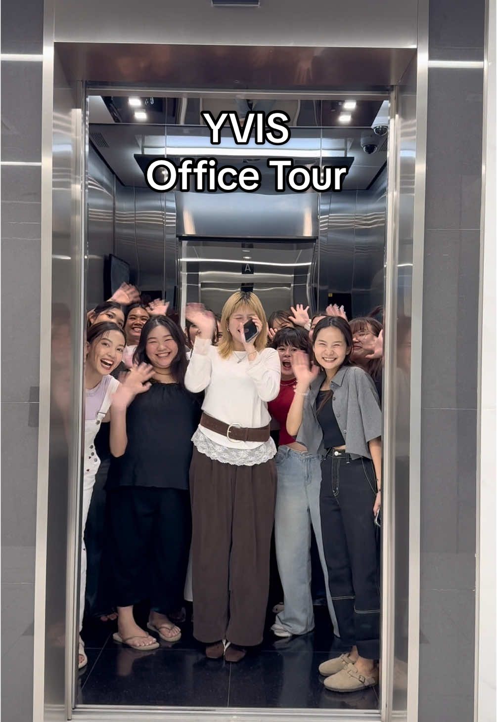 Come with us through a tour of our new office. ✨🫶🏻  ตอนนี้ทีมเรากำลังขยาย ใครที่สนใจอยากเป็นทีมเดียวกันกับพวกเราสามารถส่ง Resume มาที่ hr@yvis.co ได้เลยนะคะ รอร่วมงานกับทุกคนอยู่น้า (สามารถดูรายละเอียดตำแหน่งที่เปิดรับสมัครเพิ่มเติมได้ที่โพสต์ที่ปักหมุดนะคะ) #YVIS #YVISteam #officetour 
