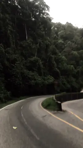 suasana jalan kedabuhan menjelang magrib😯#fypviralaneh #subulussalam#lintassumatra#fyppppppppppppppppppppppp @𝕋 𝕌 𝔸 ℕ 𝕄 𝕌 𝔻 𝔸⚡亗 