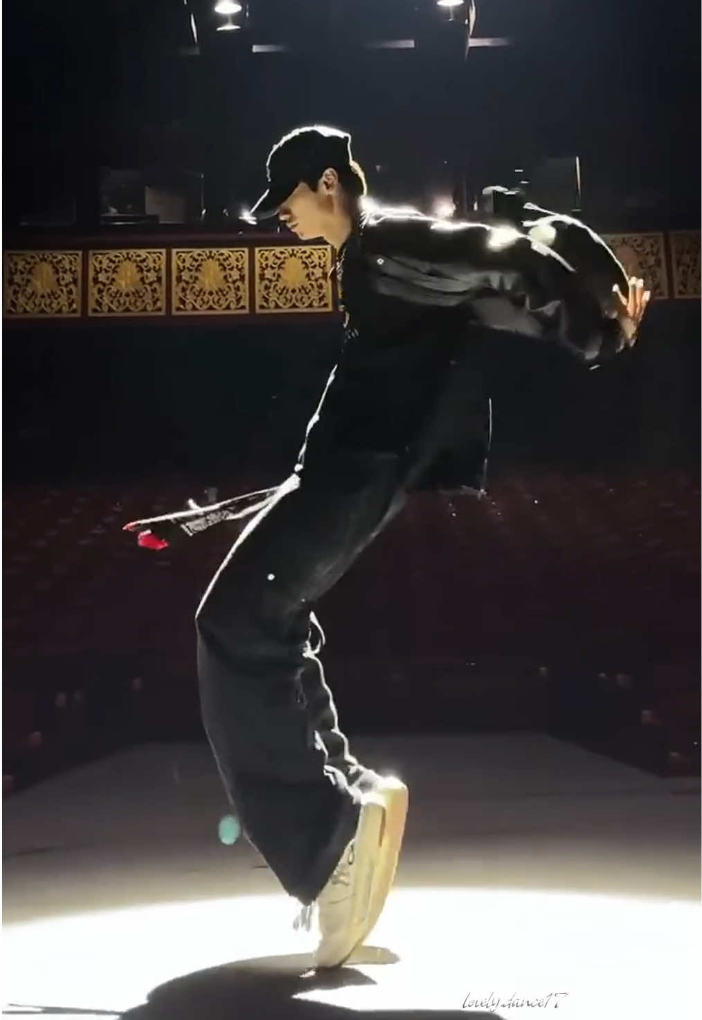 哪来这么多灰 #dangerous #迈克尔杰克逊 #mj #卡点 #抖音潮流舞蹈地图  #科科🇨🇳  His name is Coco / 科科 Douyin: 990106kk #lovelydance17    #浅跳一下 #populardance #dancechallenge #trendingdance #foryou #douyin #douyin抖音 #douyin_china #douyinboy #boydancer #dance #fypviral #Love #tiktokviral #舞蹈 #like 