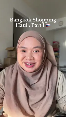 Part 7| Bangkok beauty haul is haulinggg 🛍️💄 Told myself “No shopping!”… then left my self-control at immigration 😆 Mostly from Tofu Skincare & my current fave: Sivanna Colors 💘 Harga affordable, pigmented, cute, and YES. And girls math: discounted + cheaper than MY = saving 💸 Jangan lupa singgah: Tofu, Eve & Boy, Beautrium, Boots. A+ haul or am I just dramatic? 😂 Comment for part 2? 🙋🏻‍♀️ #tofuskincarethai #beauty#haul 