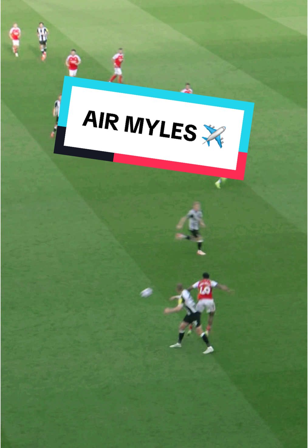 Myles towering above the tallest 😅 #myleslewisskelly #PremierLeague 