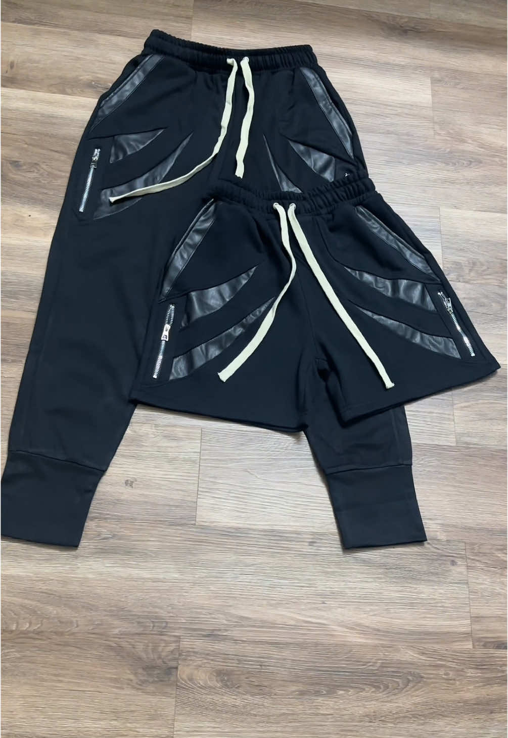 Về đủ 2 bản quần dài mỏng mặc mùa bốn mùa và quần cộc đùi phối vá da cho anh em trải nghiệm #quanshort #quanshortnam #ducshop799 #ducshop99 #ducshop #xuhuong 