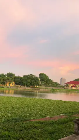 View bờ hồ trường Qk2. Xịn đét#trườngqsqk2 #2025 