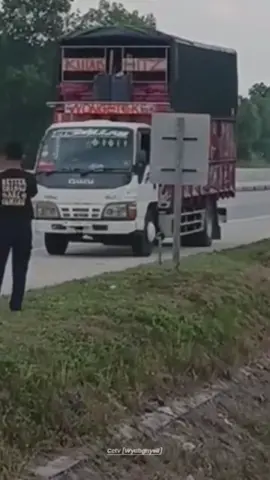 @riskigendol @lutfie.bismillah_026 seng sabar iyo ju,seng penting awak mu do ora ppo#drivermuda #krodong_mania_indonesia #sujamasumaterajayamakmur 