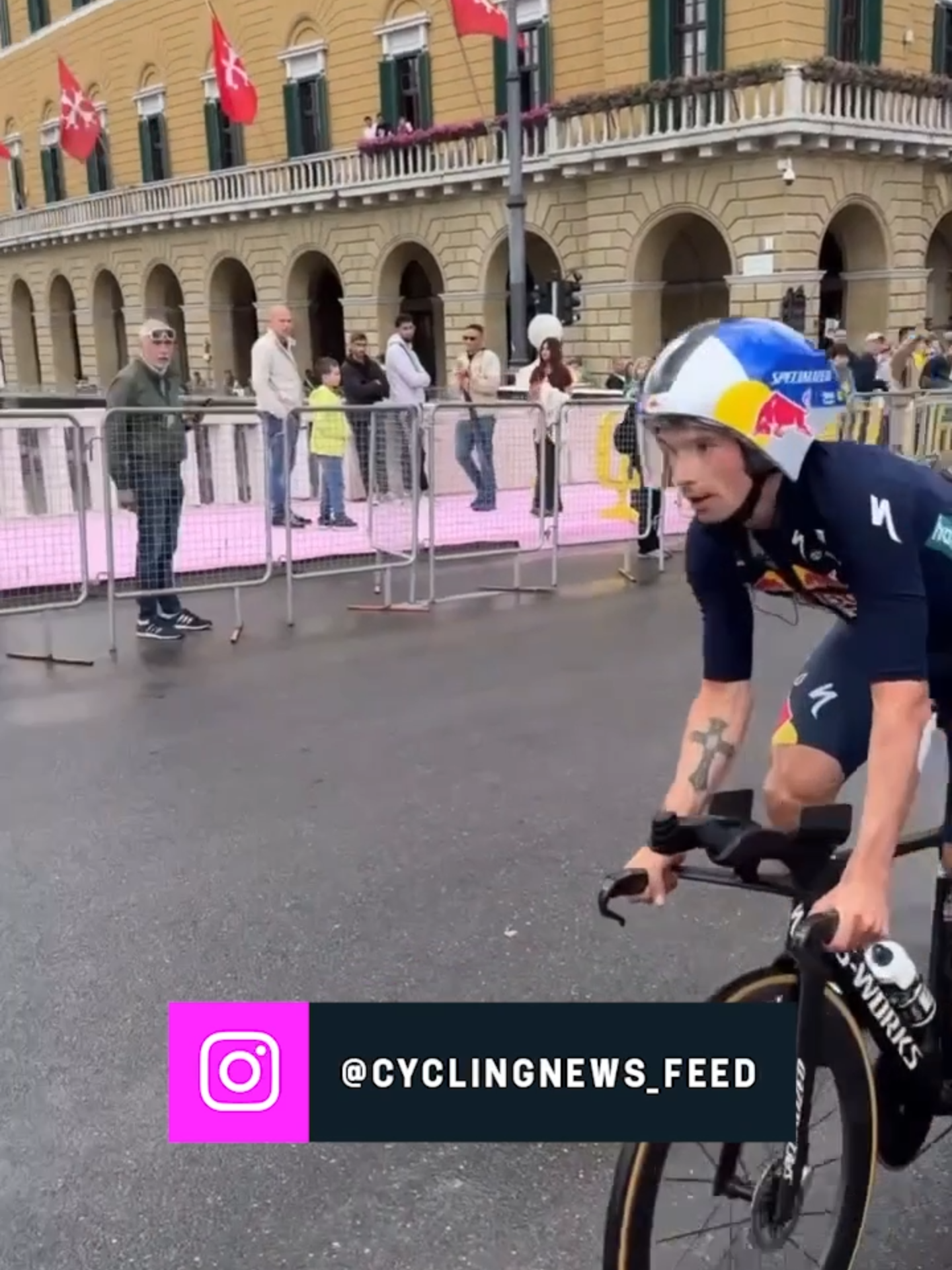 Primož Roglič took a tumble during the Stage 10 recon at the Giro d’Italia 😳 🎥 via @cyclingnews_feed #cycling #roadcycling #giroditalia