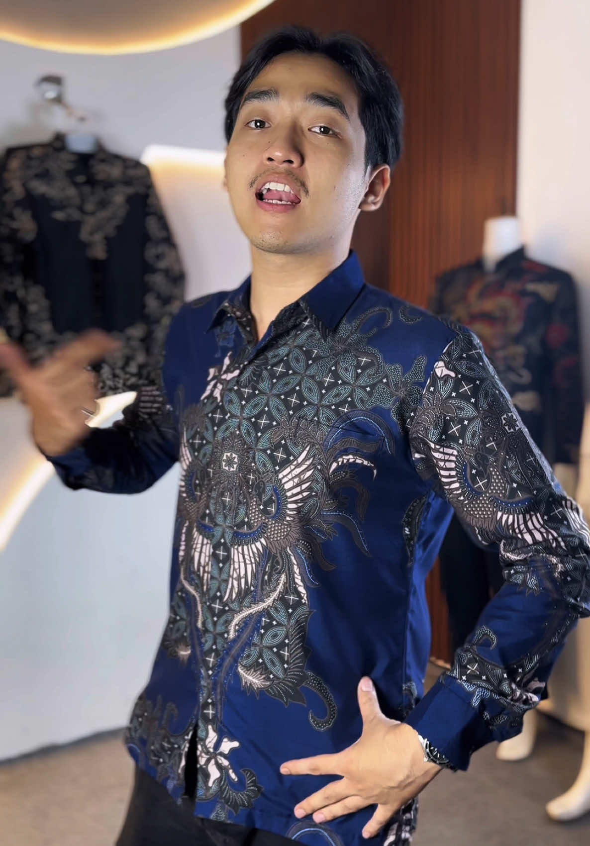 Membalas @jrill Tetep mimin rekomendasiin yang ini boskuu!! #batikchristo #fyp #foryoupage #batik #OOTD #batikpriaslimfit 