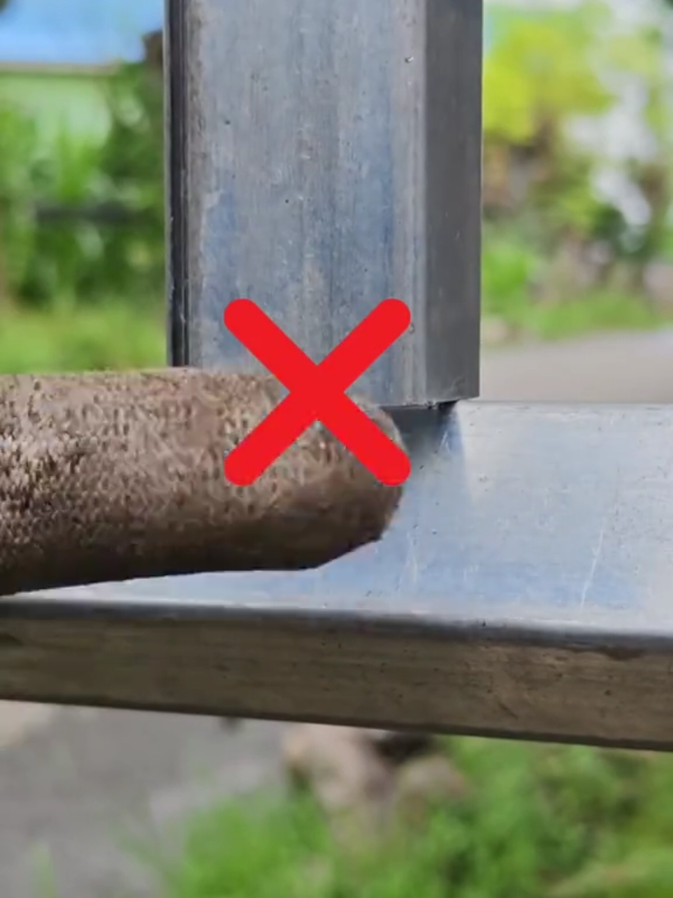 This professional welder will teach you square metal cutting techniques #welding #technique #art #artwork #tipsandtricks #weldingtricks #creative 