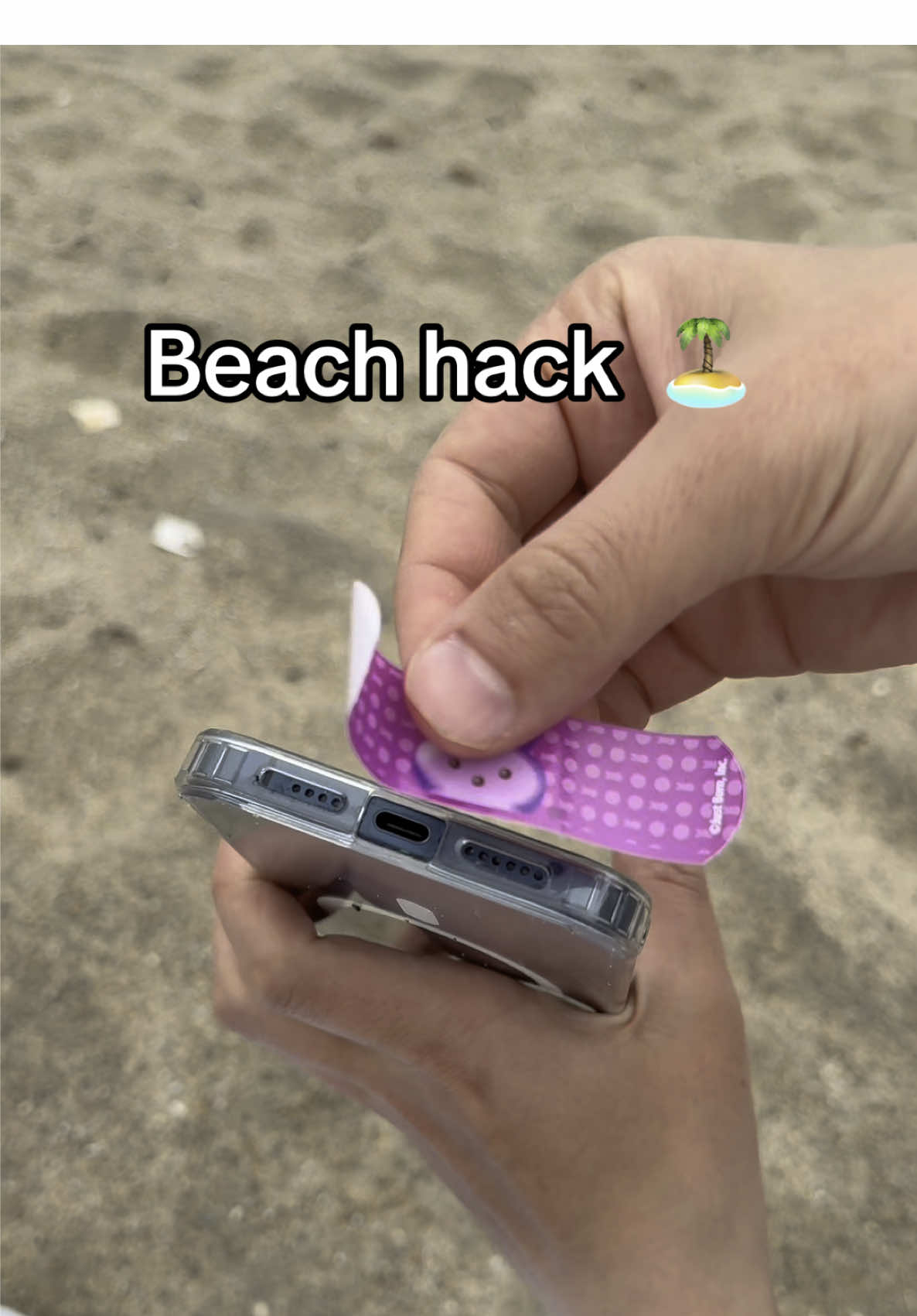 Tired of getting sand in your phone’s ports? Just stick on a label — quick, cheap, and it really works! Tested right on the beach ☀️🌊 ⠀ ✅ Fast ✅ Budget-friendly ✅ Actually works! #LifeHack #beachhack #phonehack #summeressentials #vacationtips #beachlife #gadgethack #viral 
