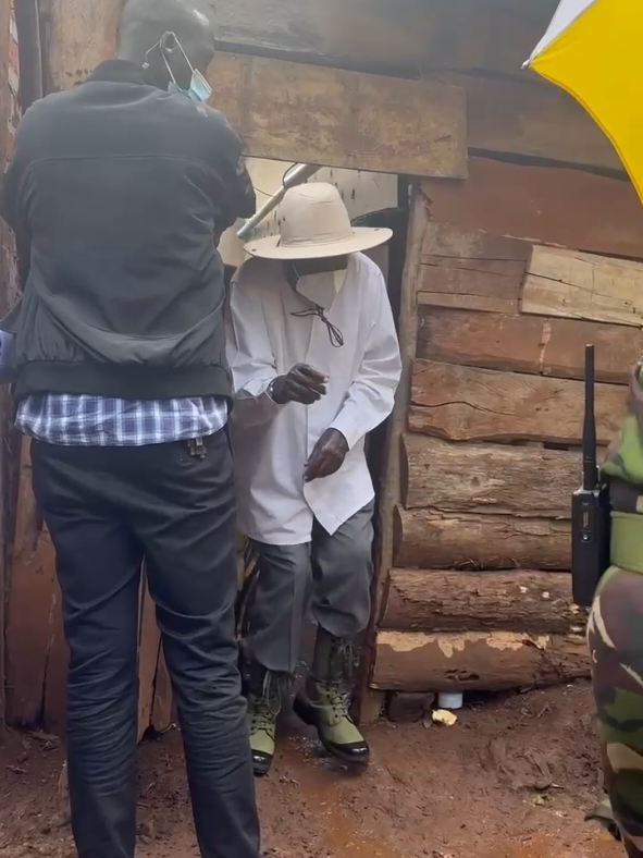 President Museveni in Luwero Subregion on Parish Development Model (PDM) tour.  #presidentmuseveni #pdm #uganda #luwero🇺🇬🇺🇬💪💪💪 