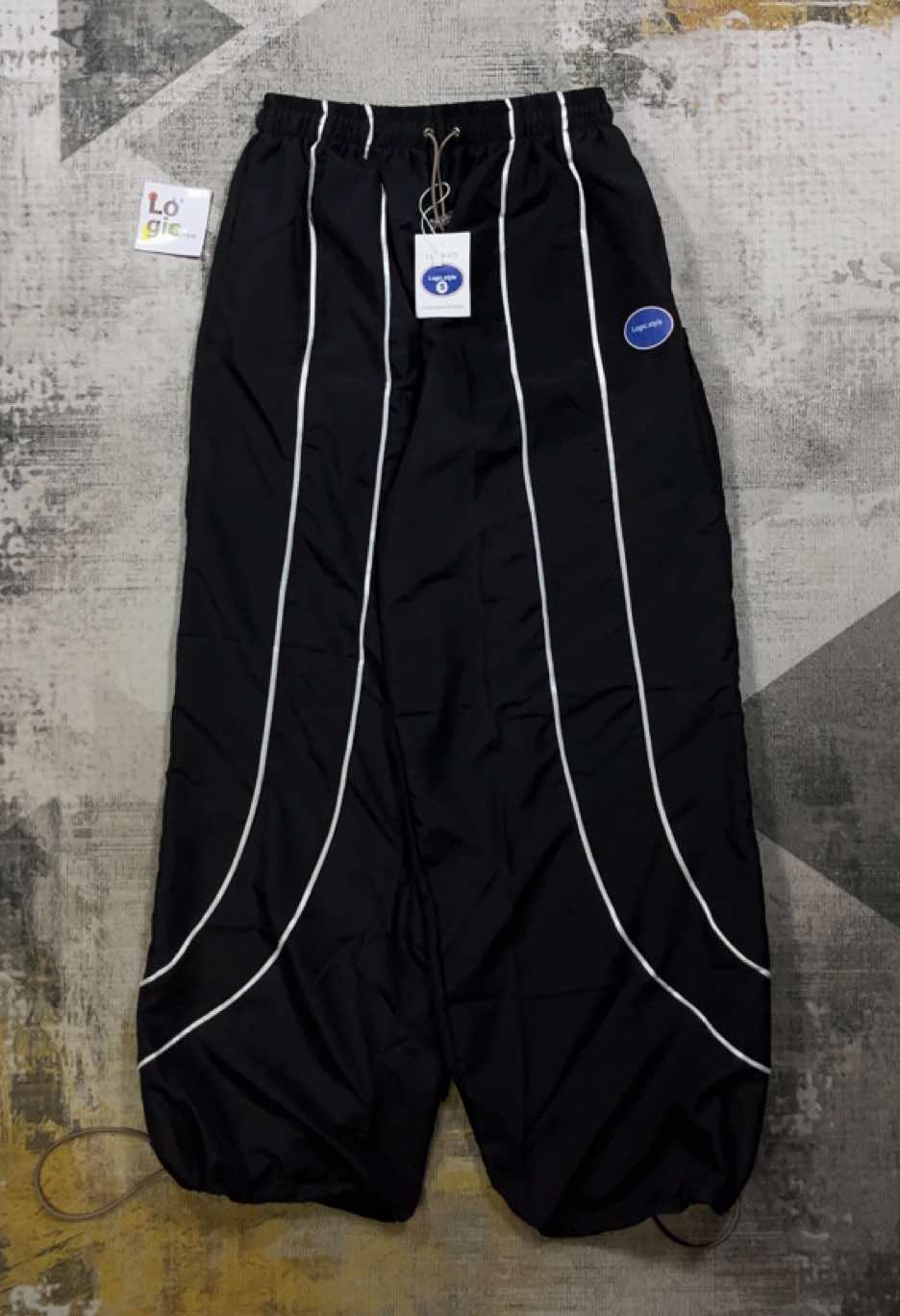 Rekomendasi Celana parasut baggy dari Logic Style 🤩 #celanaparasut #celanaparasutbaggy #celanajogger #celanagombrong #celanapanjangunisex #y2kpants #celanagunung #wibgajian 