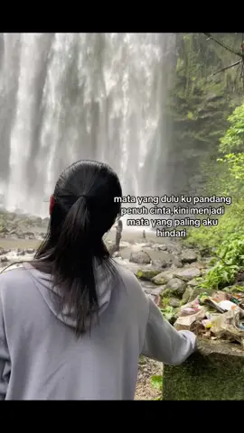 perasaan ku masih sama,tapi untuk melihat mu kembali aku gak mampu lagi sayang:(