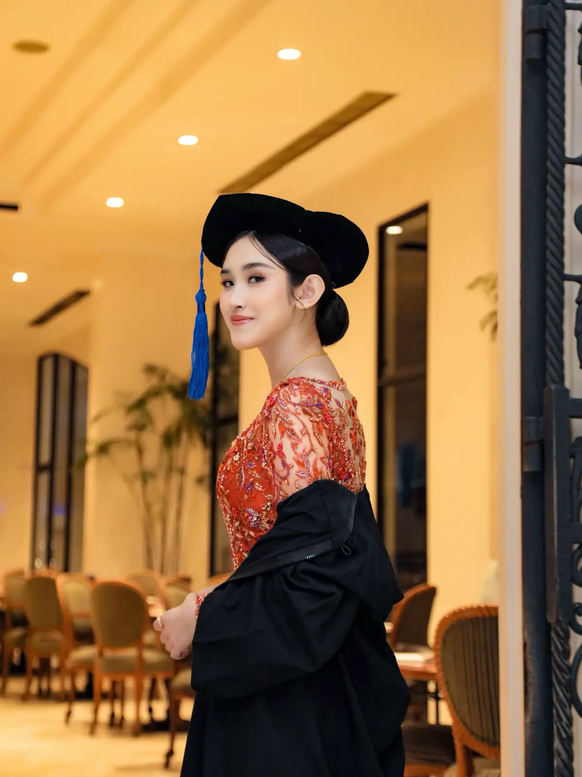 i can’t move on from grad 👩‍🎓💕  #OOTD #spill #outfit #graduation #kebaya #fyp 