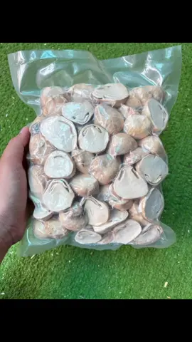 NẤM RƠM SẤY THĂNG HOA LOẠI CHẺ ĐÔI - Số lượng có hạn 🥳🥳🥳 ♥️♥️♥️ Chương trình khuyến mãi áp dụng đến hết ngày 31/05/2025 💥Giá gốc: 250k/100gr 👉 Giá KM: 190 k /100g Giá tốt từ 1 kg trở lên a  👉👉👉 Hàng có sẵn 👉👉👉 Hỗ trợ hút chân không có nhãn, hoặc không nhãn theo yêu cầu của khách. Túi đóng 50gr, 100gr, 250gr 👉👉👉 HSD: 1 năm 👉👉👉 100g nấm rơm sấy = khoảng hơn 1.2kg nấm rơm tươi ✈️✈️✈️ Ship COD toàn quốc từ 100g. ĐƯỢC KIỂM TRA HÀNG TRƯỚC KHI THANH TOÁN 🌸Thời gian nhận hàng chỉ từ 1-3 ngày.  🌸 Có ship hoả tốc trong TPHCM 💥Nấm sấy theo công nghệ sấy thăng hoa, giữ hình dáng và chất dinh dưỡng giống nấm tươi đến 95%. 💥Nấm mua về chỉ ngâm với nước muối loãng 5-10 phút, rửa lại 2-3 lần nước sạch là như tươi mang sơ chế. 💥Hạn sử dụng 1 năm. Thích hợp gửi tặng người thân, bạn bè nước ngoài. ☎️ Sdt/Zalo: 0987908630# nấm rơm sấy thăng hoa 