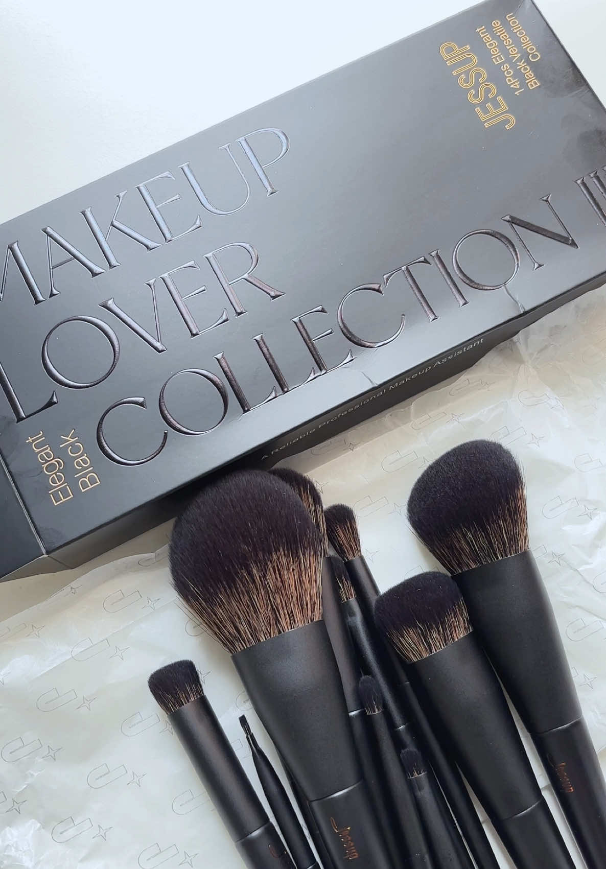 Nhắc tới cọ ko thể thiếu nhà Jessup được luôn đó. Chiếc video unbox & review trải nghiệm của tui về cọ nhà Jessup .Dùng đc time lâu r giờ mới có clip review tới mng 🫶  l#comakeup #jessupbrushes #jessup #makeup #review 