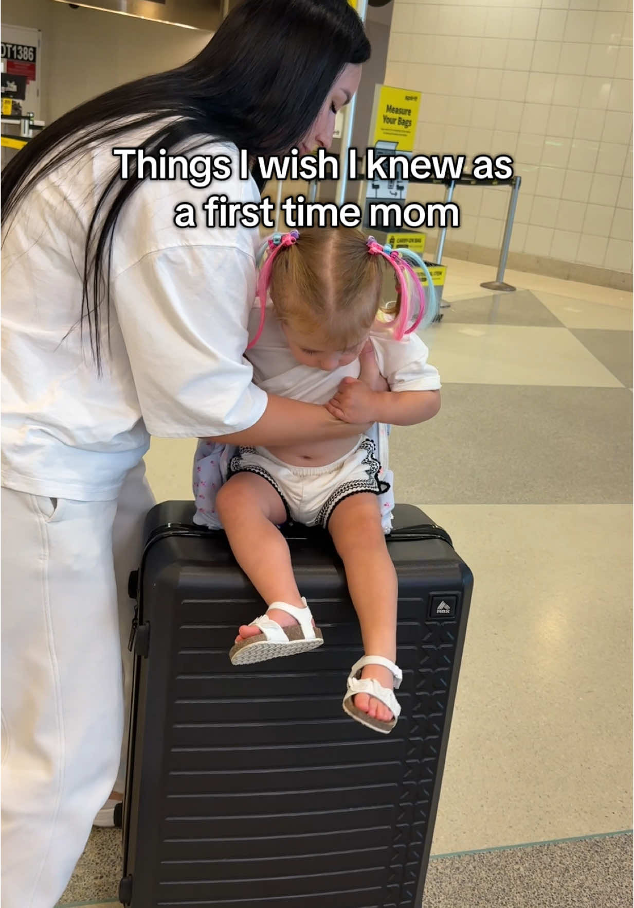 Things I wish I knew as a first time mom! Travel mom tips #momhack #travelhacks #LifeHack #safety #MomsofTikTok #useful #babies hacks for new moms