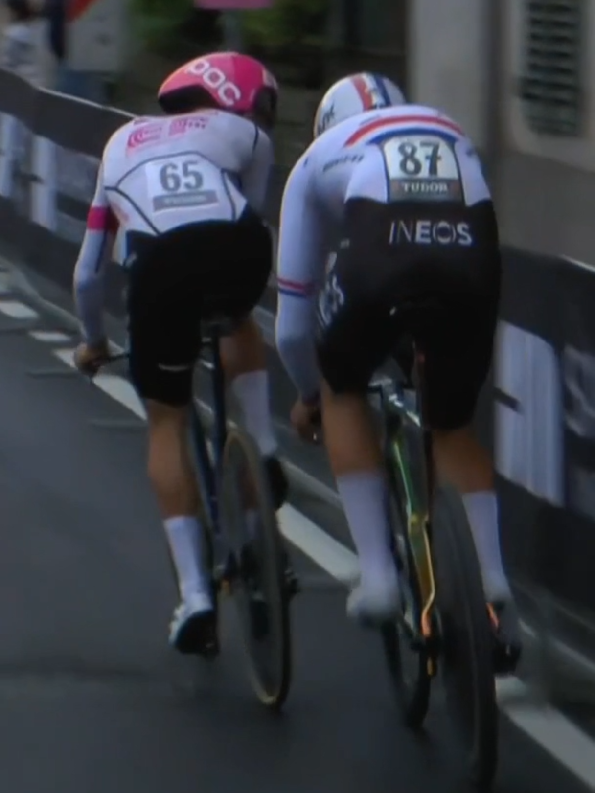 CLOSE ONE 😮 Josh Tarling is not hanging about on Stage 10 at the Giro d'Italia! 🚀 #cycling #roadcycling #giroditalia