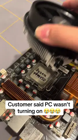 Am I tweaking 😭 #pc #Tech #techbaddies 