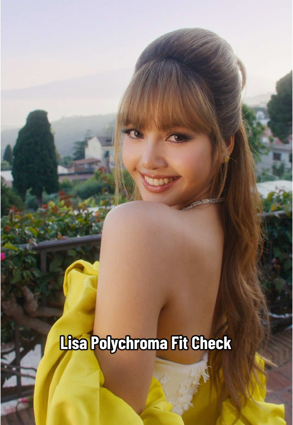 A gem of a fit check! @LISA dazzles in #BvlgariHighJewelry #Polychroma. 