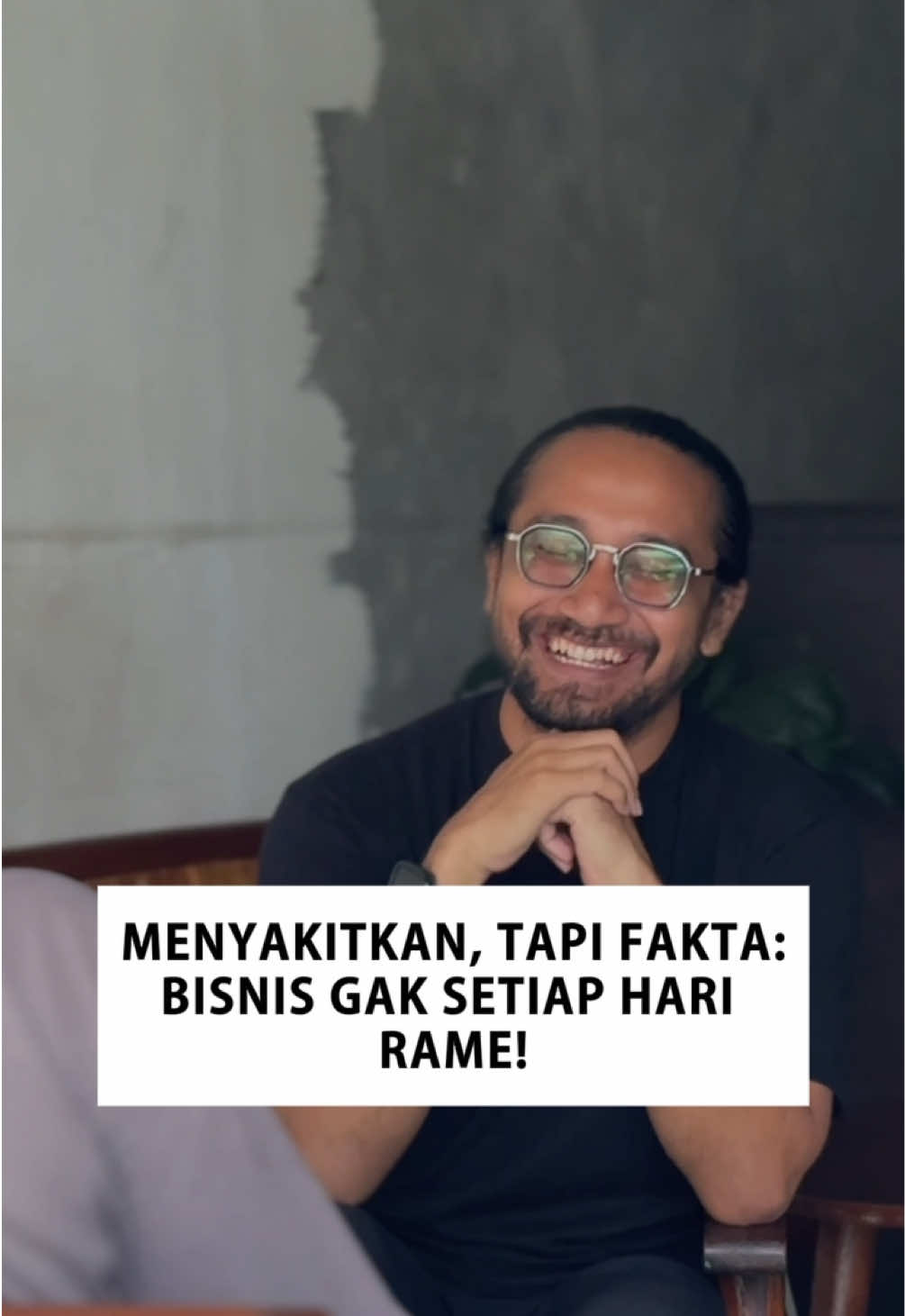 Fakta pahit: bisnis gak selalu ramai.  Kabar baiknya? Selalu ada cara buat naikin traffic! jabaterat 🤝🏽 @Indra Praketa  #romijabrand #branding #brandlokal