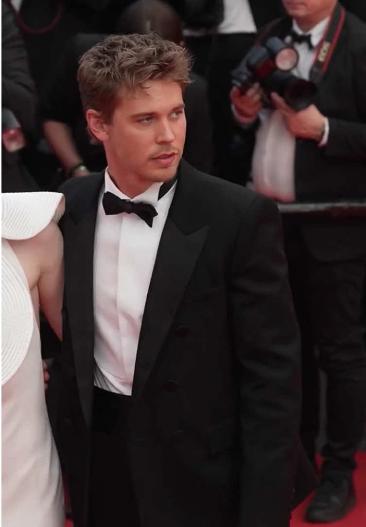 Austin Butler wearing Saint Laurent by Anthony Vaccarello at the 78th Cannes Film Festival  #YSL #YvesSaintLaurent #SaintLaurent #CannesFilmFestival 