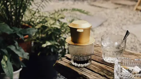 Đôi khi, một ly cà phê nhỏ giọt lại chữa được cả một ngày mệt mỏi #chillvibes #slowliving #coffee 