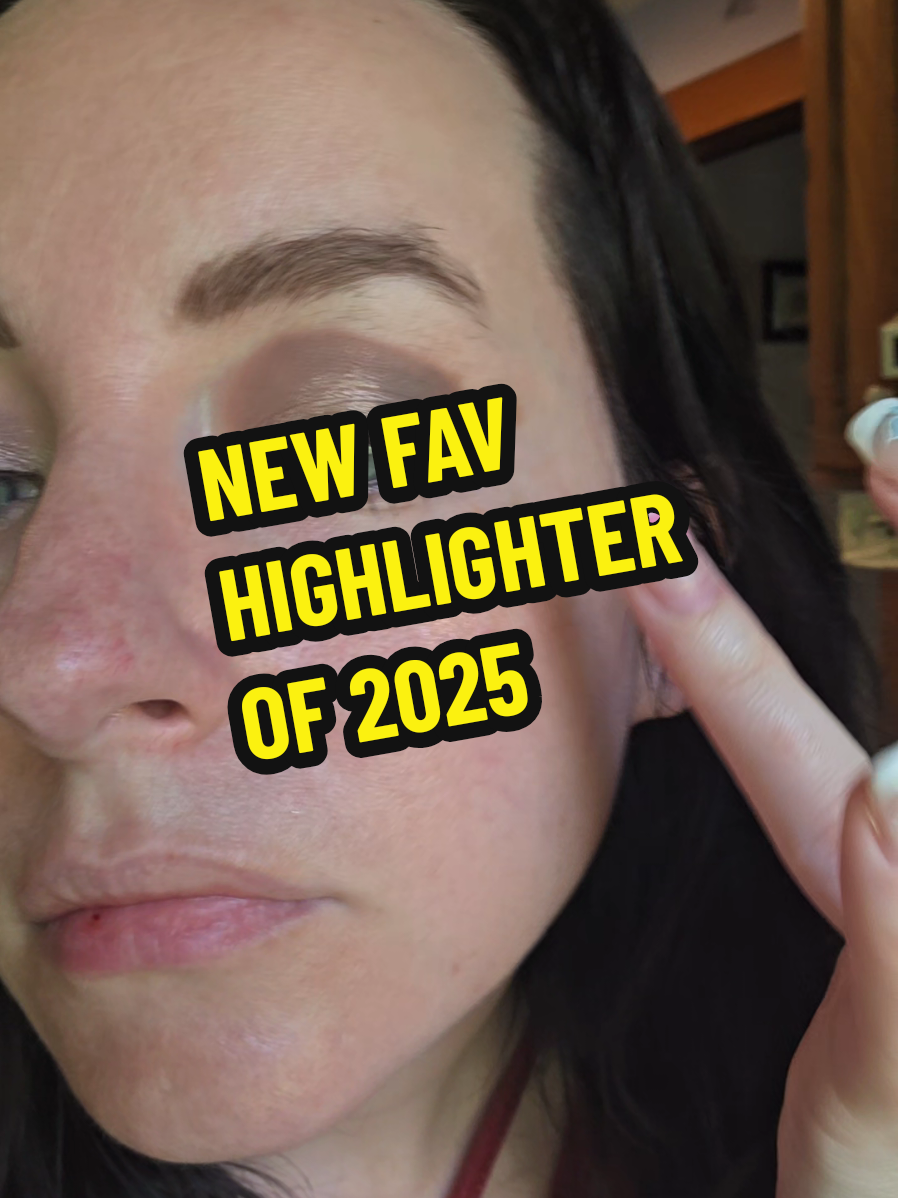 Not heavy it glides on like butter. Not too glittery.  #highlighter #stilla  @Stillacosmetics  #makeup 