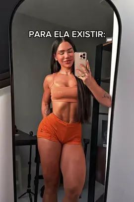 [LEIA PARA ENTENDER ⬇️]  O QUE MUDOU?! 🧐 na época das fotos do “antes” eu treinava 7 vezes na semana fazendo cardio todos os dias! 👀 mas mesmo assim, vivia inchada, intestino não funcionava, inflamada, cheia de celulite, até meu rosto fica inchado, pele oleosa, vivia ansiosa, tinha compulsão por doce…  eu comia saudável, treinava todos os dias, mas não entendi porque o meu esforço não era refletido no que eu via no espelho.  Eu não entendi porque mesmo treinando todos os dias e me alimentando bem eu não tinha o resultado proporcional ao que eu me dedicava. e o que mudou? foi aí que uma amiga minha me recomendou fazer um Protocolo direcionado para o meu objetivo, voltado tanto para as minhas questões estéticas que me incomodava muito quanto para as questões de saúde.  quando eu fiz o meu primeiro Protocolo direcionado para o meu objetivo, vi meu como simplesmente transformar.  foi aí que eu me apaixonei pelo poder que a nutrição tem na vida de uma pessoa, comecei o curso, me especializei em Recomposição corporal, lancei o meu método, comecei a trabalhar com a internet e levar a metodologia de Recomposição para outras mulheres que ainda não tiveram acesso ao que um protocolo personalizado pode fazer.  hoje eu levo essa Metodologia de forma totalmente acessível para que outras mulheres também possam ser transformadas ❤️ e se você quer VIVER ALGO NOVO e TRANSFORMADOR, comente “ NOVO “ que vou te ajudar nisso ✅🫶 #fyp