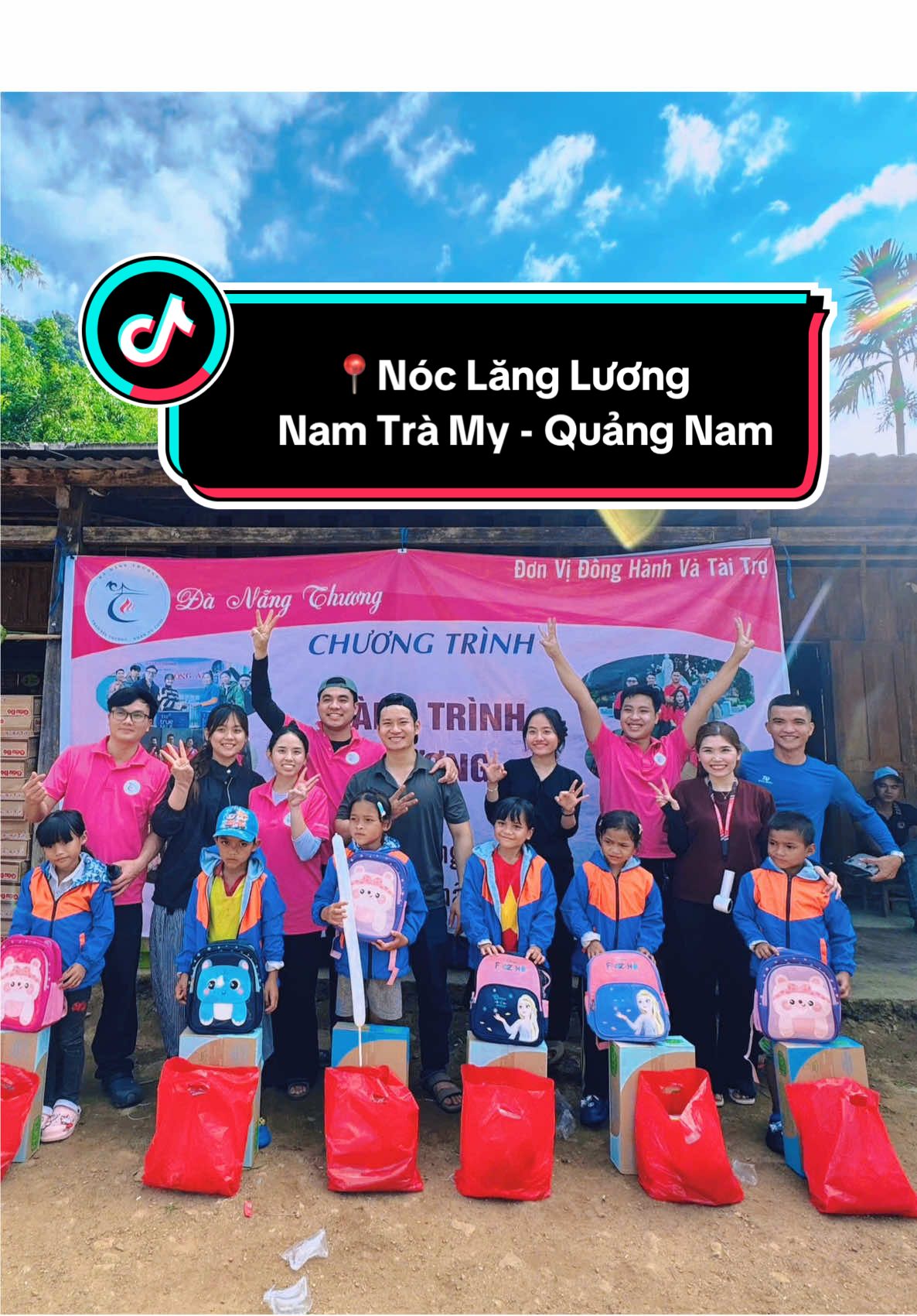 “Tụi mình luôn mong muốn lan tỏa yêu thương và mang chút ấm áp đến với những hoàn cảnh cần được sẻ chia.”#ĐàNẵngThương #Traoyêuthươngnhậnnụcười #đà_nẵng #xuhuong #thiệnnguyện 