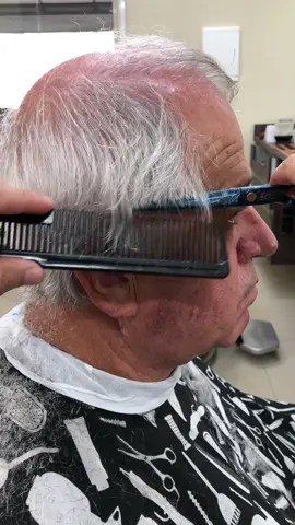 #asmrbrasil #asmrvideo #cortedecabelo #asmrbarbershop 