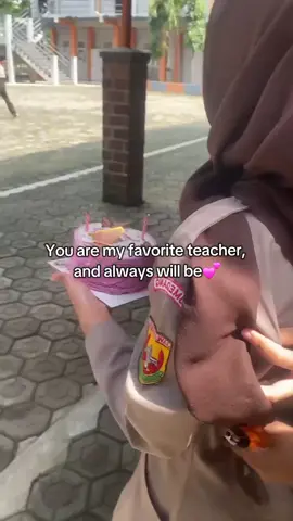 @siapasihini terimakasii ibu sudah jadi wali kelas kamii💕#happybirthday #teacher #favorite #fyp#fyppppppppppppppppppppppp #tkj #xb #fyp#grill 