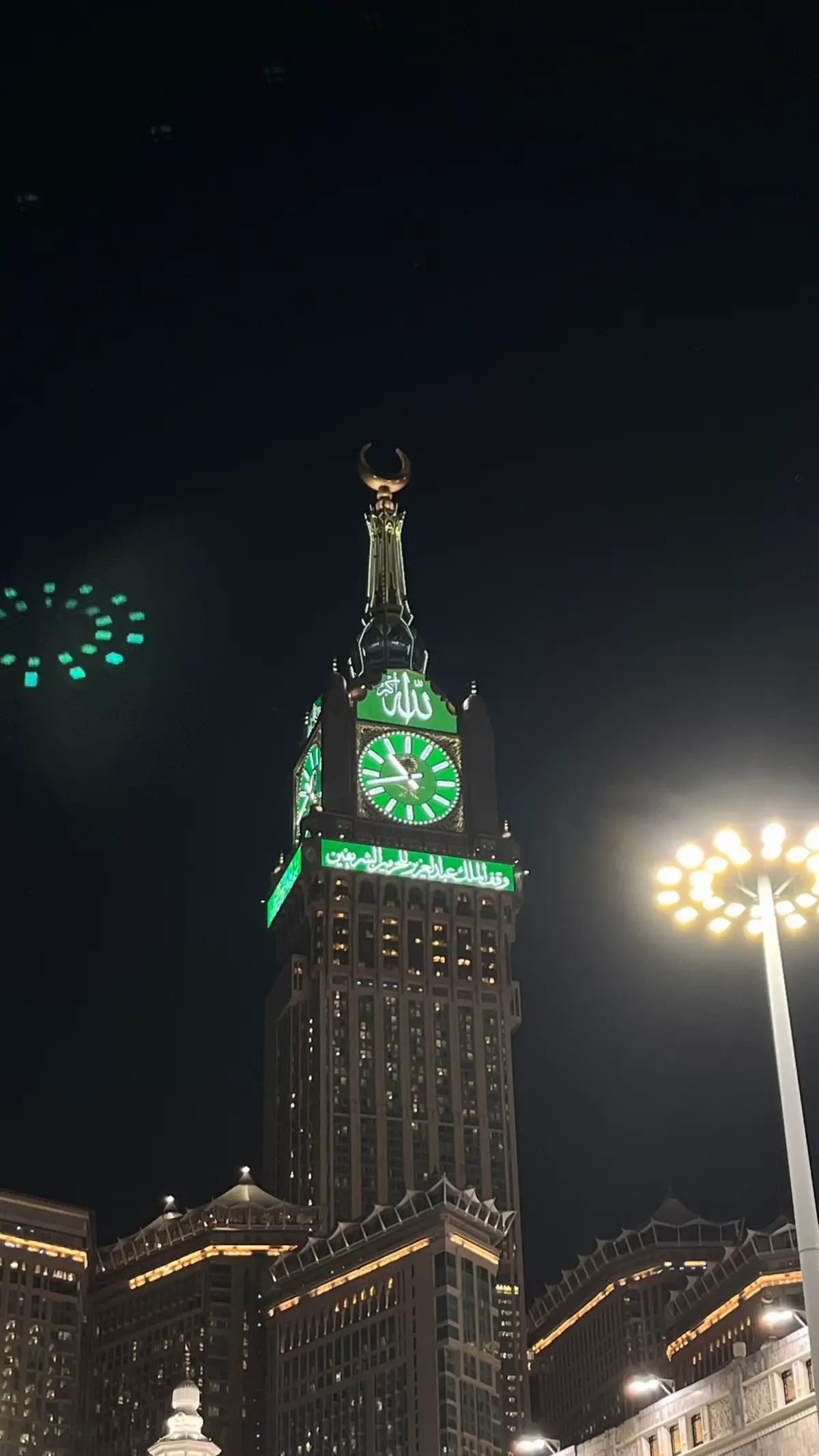 #مكة #مكة_المكرمة #برج_الساعة #تصوير #تصويري📸 #تصويري📸 #fyp #f #foryou #السعودية #إسلام  مكة برج الساعة تصوير في الليل
