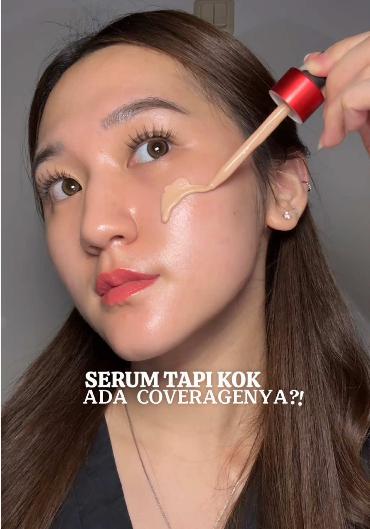 not a foundie fan until I found this tinted serum foundation 🥹 ringan banget tapi coveragenya tetep mantul, DAN FINISHNYA FLAWLESS POL 😩💖 @L’Oreal Paris Makeup & Hair  #2in1serumfoundation #tintedserumloreal #LOrealMakeupID #makeup 