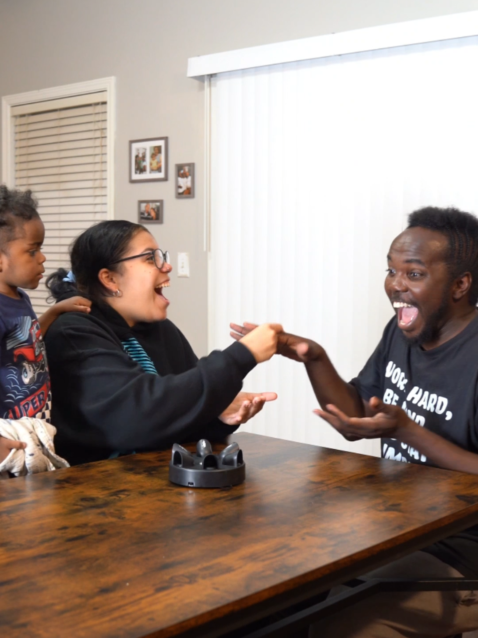 THIS CAN ADD FUN TO ANY GAME🤣 10/10 RECOMMEND!! #tiktokshop #shockingroulette #fingershock #game #family 