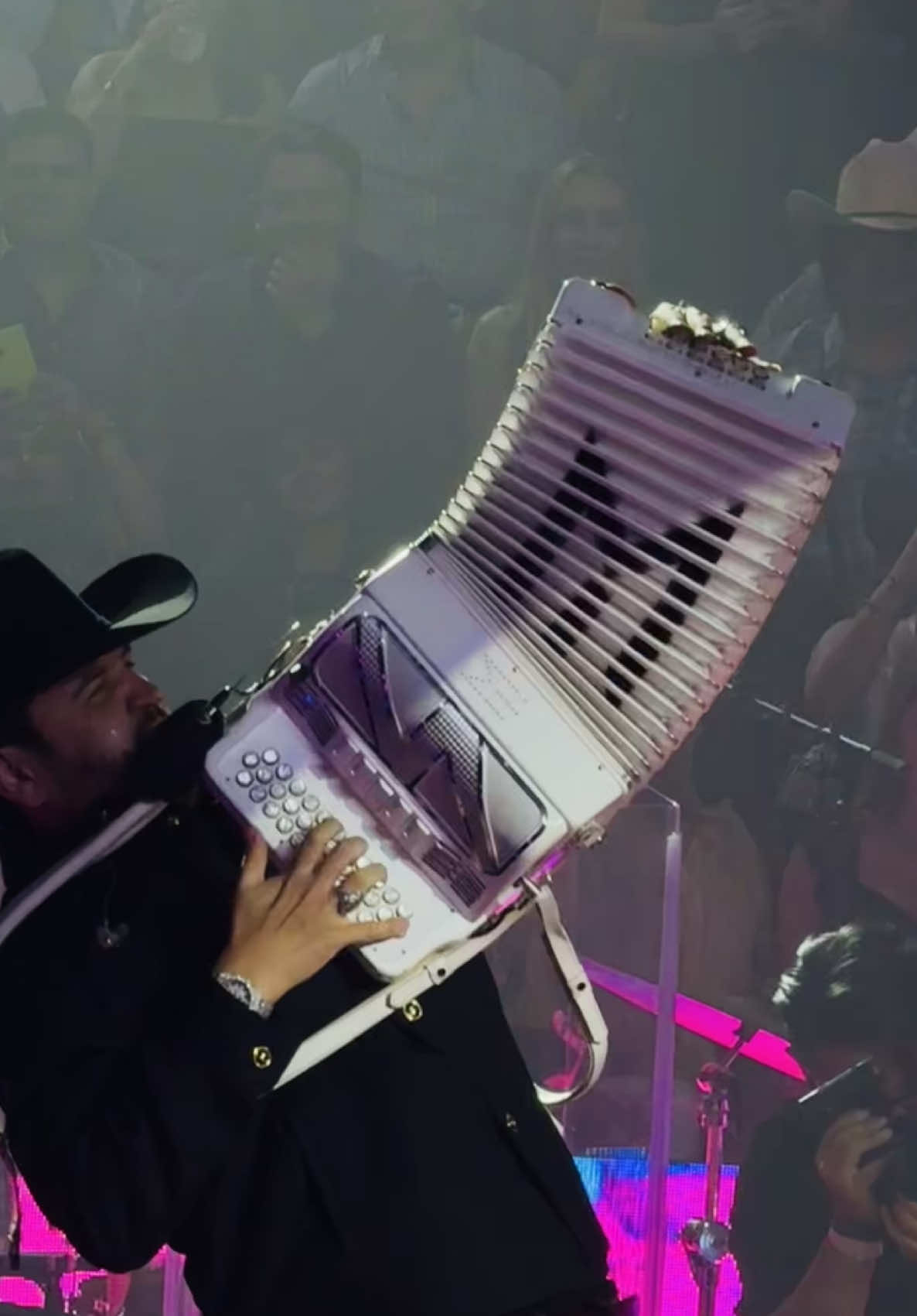 Fuera mi marido ese hombre 🔥🥰🪗  #gentebatallosa @Edén Muñoz @EdenMuñozTour #palenque #hermosillo #fyp #edenmuñoz #comoenlosviejostiempos 