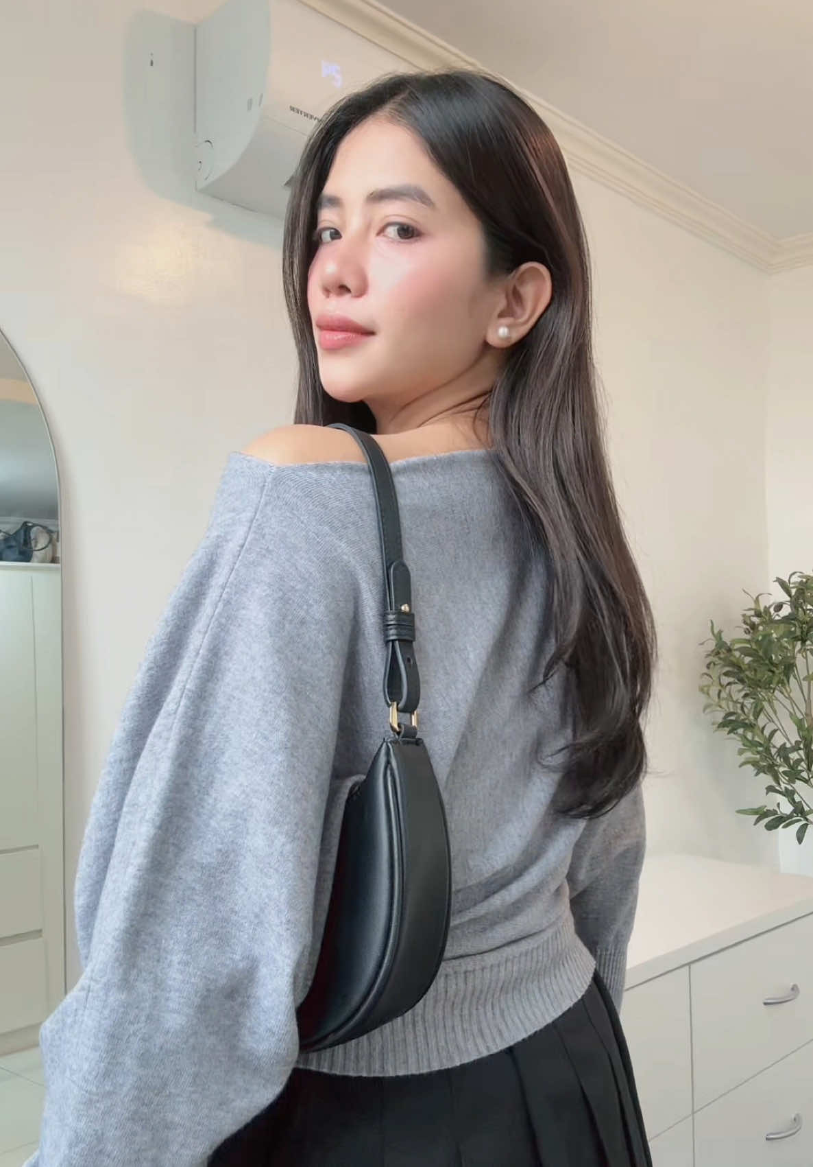 a must have knitted offshoulder top 🩶#offshouldertop #knittedtop #TikTokFashion #sweater #longsleeve #fyp 