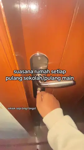 kangen rumah yang duluu☹️ #sad #sadstory #sadvibes🥀 #sadness #foryou #fyppppppppppppppppppppppp #fyp #epepsadvibes #brokenhome #brokenfamily #fypシ゚ 