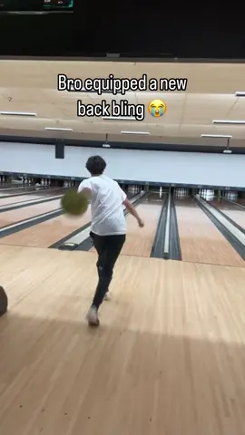 Smoothest handshake ever 🔥 (via @artemisromera) #bowling #handshake 