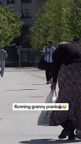 Granny prank 👵🏾👵🏾#tiktok #fyp #foryou #funny #scarecam #prank 
